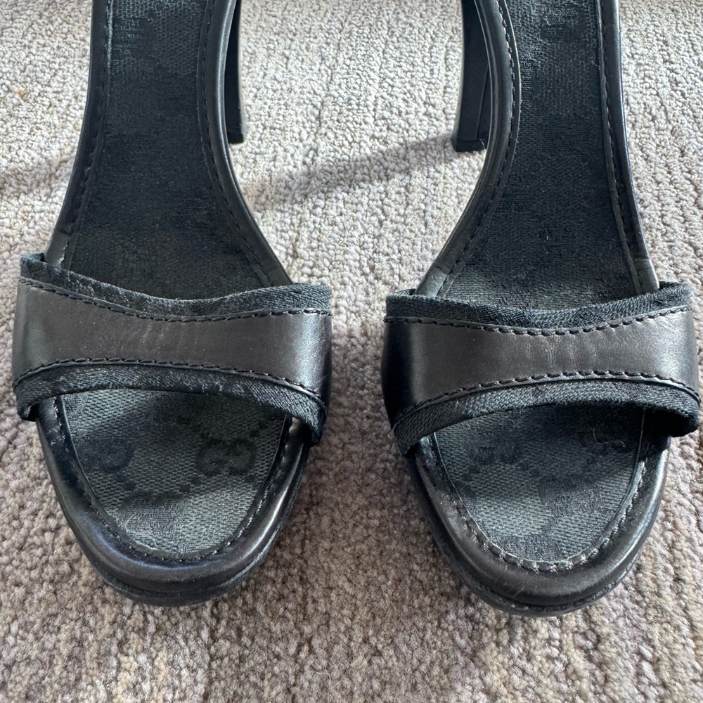 Gucci Women's Black Leather Heels - Picture 2 of 5
